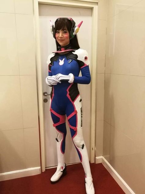 Dva Overwatch Cosplay, D Va Cosplay, D Va Overwatch, D.va Overwatch, Overwatch Cosplay, Miss Kitty, Halloween Costumes Makeup, Halloween Dress, Poses For Pictures