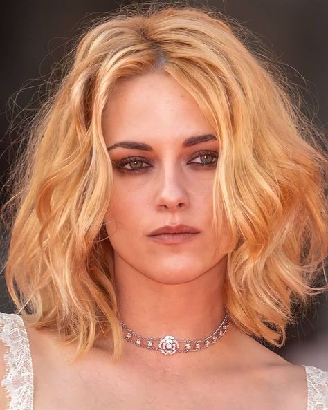 Kristen Stewart Blonde Hair, Kristen Stewart Blonde, Kristen Stewart Hair, Kristin Stewart, Tim Burton Style, Kristen Stewart Style, Bella Swan, Drawing Inspo, African Beauty