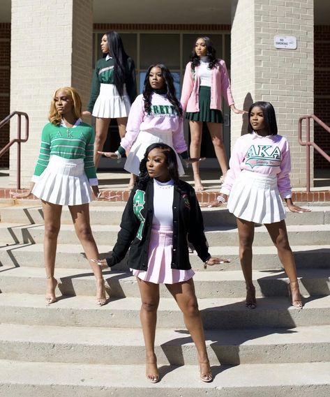 Aka Sorority Poses, Alpha Kappa Alpha Photoshoot, Aka Delta Friends, Alpha Kappa Alpha Sorority Coats & Jackets, Aka Apparel, Sorority Photoshoot, Graduation Outfit College, Sorority Poses, Aka Sorority Gifts