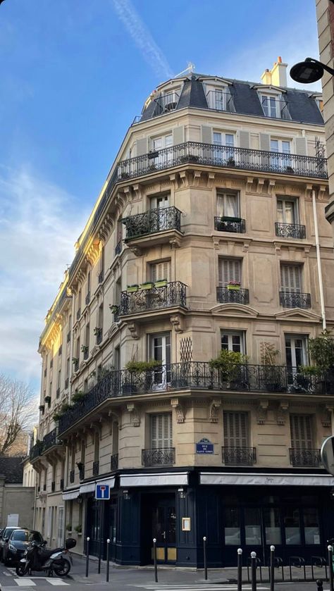 Paris Buildings Aesthetic, Haussmann Architecture, Paris Buildings, Paris House, Parisian House, Building Aesthetic, France Aesthetic, Paris Architecture, Paris Vibes