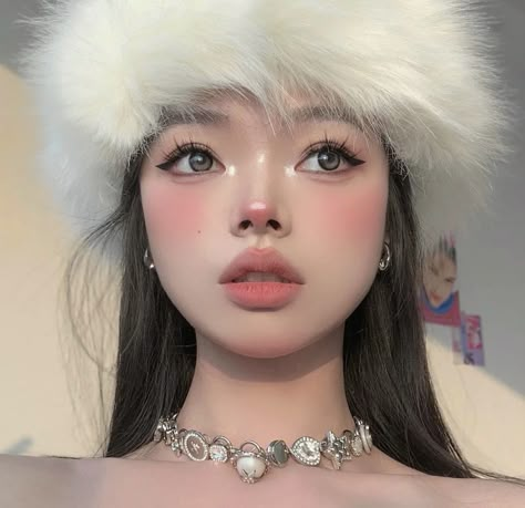 Cold Nose Makeup, Cold Girl Makeup Asian, Im Cold Makeup Look Korean, Snow Makeup Looks Simple, It’s Cold Makeup, Korean Cold Makeup, Soft Winter Makeup Looks, Snow Bunny Makeup Look, Douyin Winter Makeup