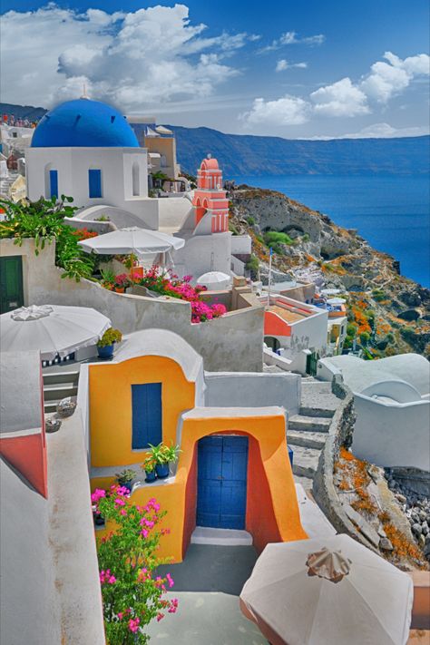 Greece has thousands of islands, but there’s a certain landmass in the Cyclades that seems to get most of the attention – and with one look at these Santorini hotels with private pools, it’s not hard to see why. Boutique Colors, Best Hotels In Santorini, Santorini Island Greece, Santorini Hotels, Greece Beach, Santorini Island, Sailing Trips, Best Sunset, Luxury Suite