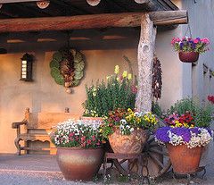 The front porch | Flickr - Photo Sharing! Spanish Backyard, Mexican Garden, نباتات منزلية, Patio Planters, Santa Fe Style, Spanish Style Homes, Hacienda Style, Ideas Backyard, Plants And Flowers