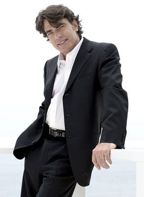 Peter Gallagher as Sandy Cohen on "The O.C." Sandy Cohen, Peter Gallagher, Tv Dads, Anatomy Quotes, Brooke Davis, Movie Mistakes, Harvey Specter, Hottest Male Celebrities, Grey Anatomy