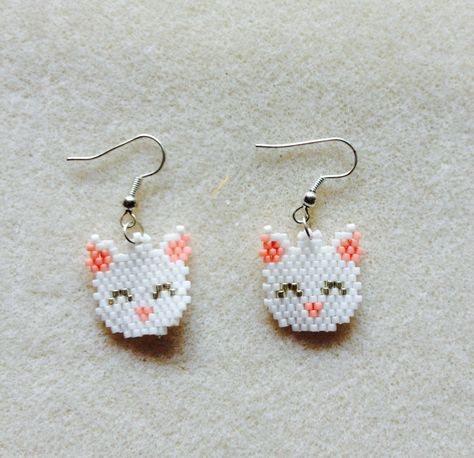 Seed Bead Cat Earrings, Miyuki Beads Pattern, Seed Bead Jewelry Patterns, Seed Bead Crafts, Beaded Jewelry Bracelets, Bead Crochet Patterns, Cat Bead, Beaded Earrings Tutorials, Beaded Jewlery