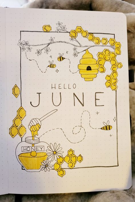 Bee Journal Ideas, Honey Bee Drawing, June Bullet Journal, Honey Bee Theme, Boarders Designs For Projects, Creative Book Cover Designs, Book Art Projects, Creative Book Covers, Bee Drawing