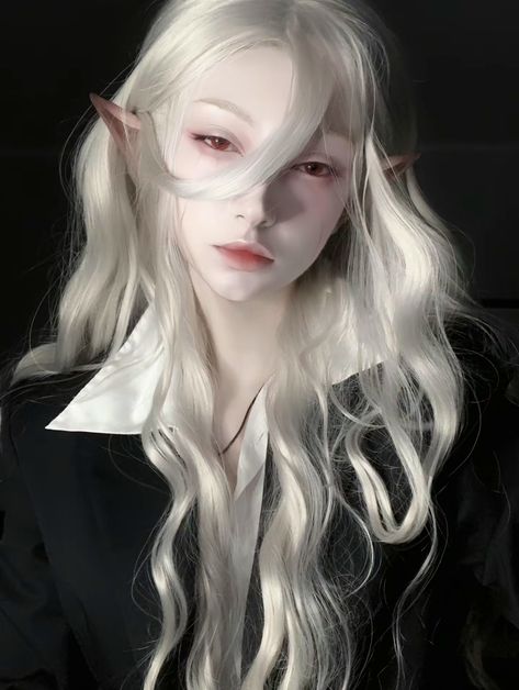 Pose Bust Up Reference, Face Claim White Hair, Hair Reference Photography, White Haired Vampire, White Hair Vampire, Vampire Hairstyles, White Hair Red Eyes, Vampire Hair, Vampire Cosplay