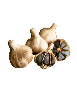 Move over, blueberries and salmon. Give yourself a health boost with this list of lesser-known superfoods. Black Garlic The black bulb is created by fermenting raw garlic through prolonged exposure to heat and humidity, giving it a sweet, mellow flavor and an inky hue. In addition to the sulfuric compounds that provide garlic with its heart-healthy and anticancer benefits, the fermented cloves are a source of important probiotics. Superfood Breakfast, Raw Garlic, Flora Intestinal, Black Garlic, Food Help, Super Foods, Healing Food, Fermented Foods, Diy Health