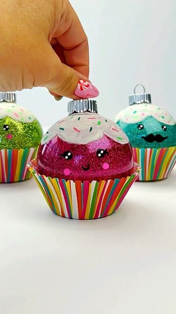 Operation Christmas Children, Cupcake Ornament, Ornament Diy, Diy Christmas Gifts Cheap, Handmade Christmas Crafts, Holiday Crafts Christmas, Linked In Profile, Christmas Ornament Crafts, Homemade Christmas Gifts