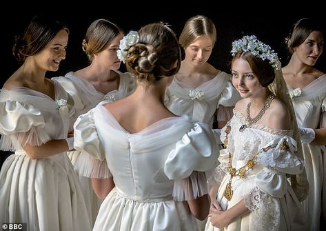 The re-creation of Victoria and Albert's wedding cake used 3D printers to match her decorations which included sugar figures of the couple wearing togas