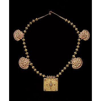 Necklace India Necklace, Heritage Jewellery, Antique Jewelry Indian, Gold Jewelry Simple, India Jewelry, Gold Jewelry Indian, Victoria And Albert, Temple Jewellery, Traditional Jewelry