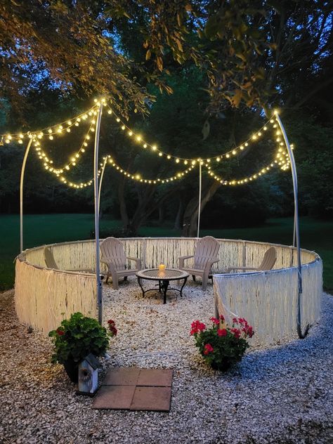 Recycled Trampoline, Garden Trampoline, Old Trampoline, Backyard Oasis Ideas, Backyard Diy Projects, Trampolines, Garden Yard Ideas, Outdoor Decor Backyard, Outdoor Backyard