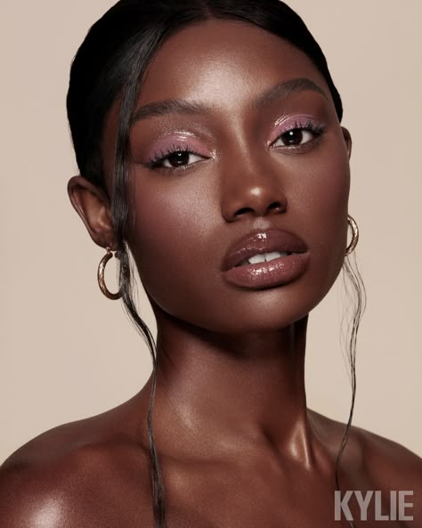 Makeup Inspo Black, Gloss Lips, Dewy Makeup Look, Mekap Mata, Jenner Makeup, Bridal Eye Makeup, Kylie Jenner Makeup, Smink Inspiration, Dewy Makeup