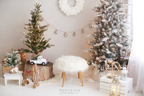 christmas backdrop holiday mini session photos neautral ivory white cream refined classy Christmas Photos Backdrop, White Christmas Photoshoot Mini Sessions, Minimalist Christmas Backdrop, White Christmas Photo Backdrop, White And Gold Christmas Photo Shoot, White Christmas Set Photography, Christmas Studio Mini Session, Simple Indoor Christmas Photoshoot, Boho Christmas Photoshoot Studio