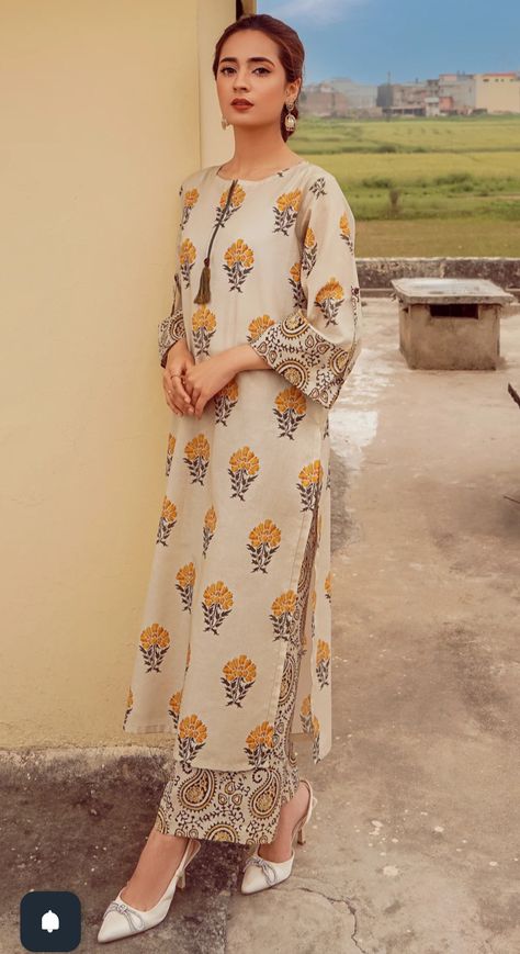 Lawn 2 Piece Suit Design, Pant Patterns, Lawn Dress Design, Simple Dress Casual, Lawn Dresses, Stylish Kurtis Design, Latest Dress Design, Lawn Suit, Desi Fashion Casual