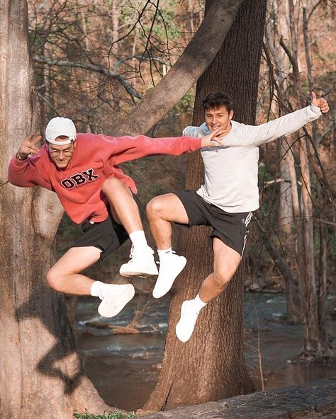 Guy Best Friend Photoshoot, Guy Friends Photoshoot, Guy Friend Poses, Friendship Reference Poses, Male Friendship Aesthetic, Bromance Guys Friendship, Male Friends Aesthetic, Male Female Friendship Aesthetic, Bromance Guys