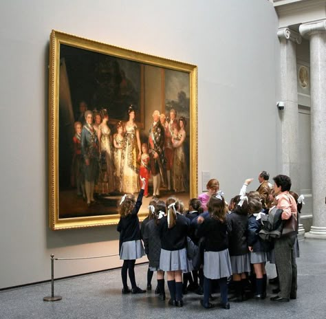 People Looking At Art In Museum, People In Museum, Prado Museum Madrid, Prado Museum, Art History Major, Diego Velazquez, Prado Madrid, Teacher Aesthetic, History Major