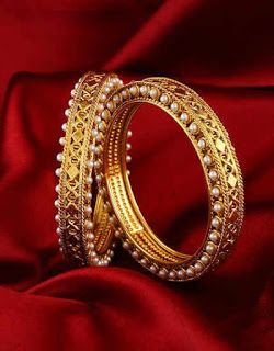 Gold Kangan Design Latest, Latest Gold Bangles For Women, Diamond Bangles Design, Pearl Bangles Gold, Fancy Bangles, Traditional Bangles, Pearl Bangles, Stone Bangles, Indian Jewelry Earrings