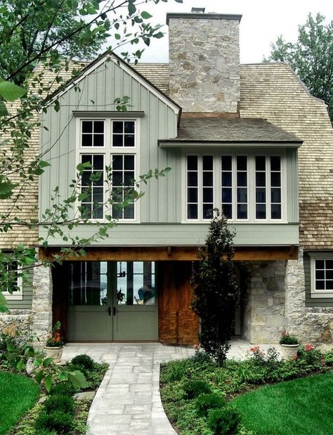 Love this green and stone home exterior! This for when the house needs to be repainted Farmhouse Inspiration Exterior, Sofa Santai, Farmhouse Exterior Design, Casa Exterior, Modern Farmhouse Exterior, Farmhouse Exterior, House Paint, Wishful Thinking, Exterior Paint Colors