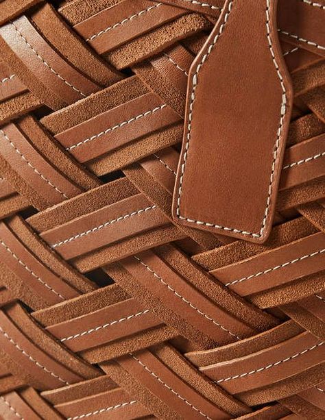 Leather Weaving Techniques, Leather Scrap, Leather Dog Leash, Leather Bag Pattern, Designer Clutch Bags, Leather Diy Crafts, Leather Decor, Evening Handbag, Sewing Design