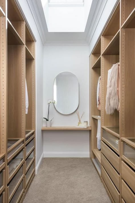 Walk In Wardrobe Ideas Master Bedrooms, Small Walk In Wardrobe, Walk In Wardrobe Design, House Dressing, Unusual Furniture, Dream Closet Design, Walk In Closet Design, Walking Closet, Closet Design Layout