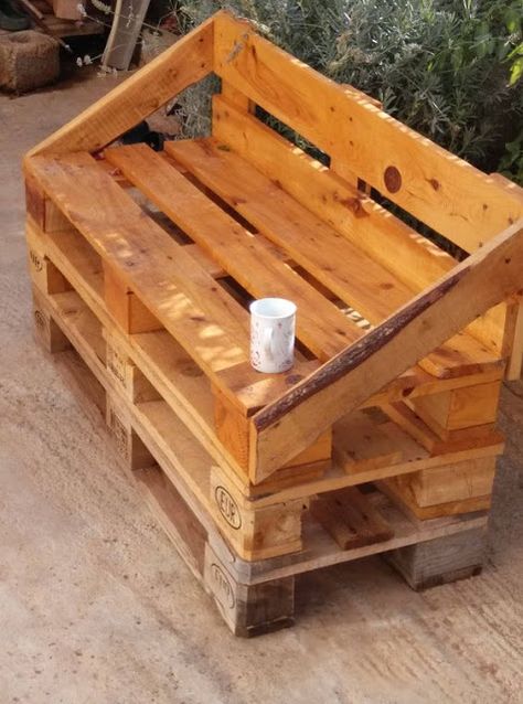 Balcon Mic, 1001 Pallets, Pallet Projects Furniture, Wooden Pallet Furniture, Pallet Sofa, Recycled Pallet, Pallet Creations, Wooden Pallet Projects, Pallet Outdoor