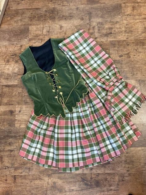 Scottish Highland Dance, Irish Step Dancing, Steps Dance, Highland Dance, Dance Outfit, Pantomime, Outfit Women, Kilt, Dance Outfits