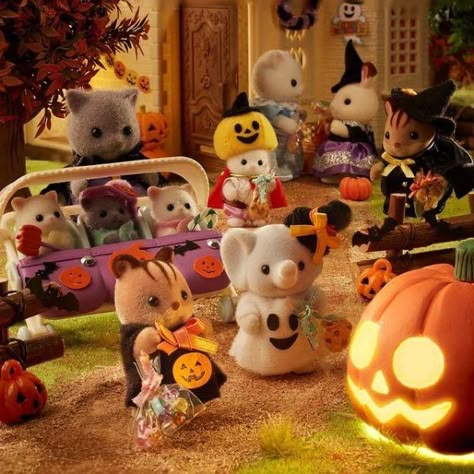 Critters 3, Calico Critters Families, Calico Critters, Season Of The Witch, Fall Is Here, Cute Little Things, Sylvanian Families, Cute Toys, Hallows Eve