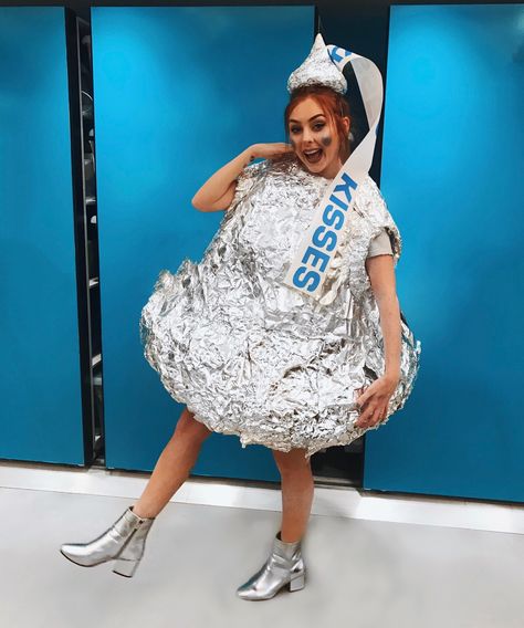 Halloween 2017 hand made hershey kisses costume!! #halloween #halloweeninspo #costume #halloweencostume Chocolate Halloween Costume, Diy Hershey Kiss Costume, Hershey Costume, Kiss Costume Diy, Kisses Costume, Hershey Kiss Costume, Kiss Halloween Costumes, Purim Ideas, Candy Rush