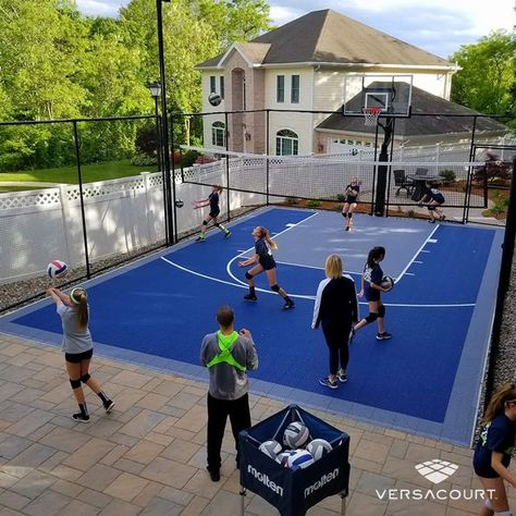 Volleyball half court Backyard Volleyball Ideas, Volleyball Backyard Ideas, Multisport Court Backyard, Home Volleyball Court, Backyard Volleyball Court, Volleyball Backyard, Concrete Basketball Court, Outdoor Volleyball Court, Volleyball Court Backyard