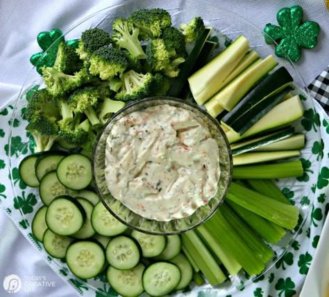 Pitch In Food Ideas, Rainbow Charcuterie, St Patrick Party Food, Green Food Party, Shrek Baby, Shrek Wedding, Swamp Party, Food Ideas Easy, Shrek Birthday