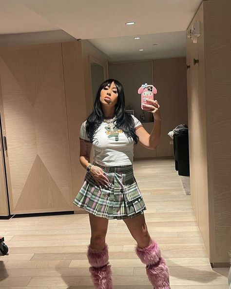 Kali Uchis Style, Kali Uchis Outfit Ideas, Outfit Ideas Plus Size, Girly Girl Outfits, Black Jeans Outfit, Kali Uchis, Fashion Icons, Girly Girl, Aesthetic Outfits