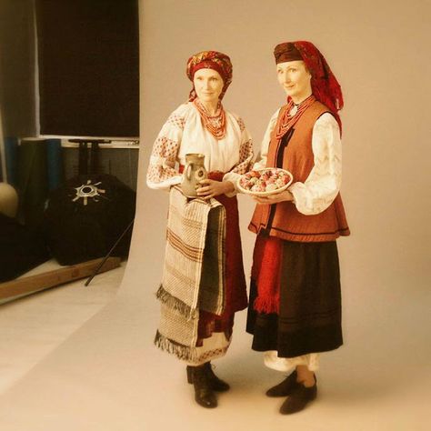 FolkCostume&Embroidery: The 6 types of Ukrainian Folk Costume Costumes For Dance, Traditional Skirts, Ukrainian Clothing, Ukrainian Dress, Folk Clothing, Dress Attire, National Dress, Stage Costume, Folk Fashion