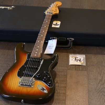 Google us! Lovies Guitar Shop Lovies Guitars is Excited to offer up this Vintage! Fender Stratocaster Double-Cut Electric Guitar Brown Sunburst Fin... Vintage Fender Stratocaster, Brown Electric Guitar, Valentina Core, Sunburst Stratocaster, Fender Stratocaster Sunburst, Esp Guitars, Thomas Wayne, Stratocaster Guitar, Cool Electric Guitars