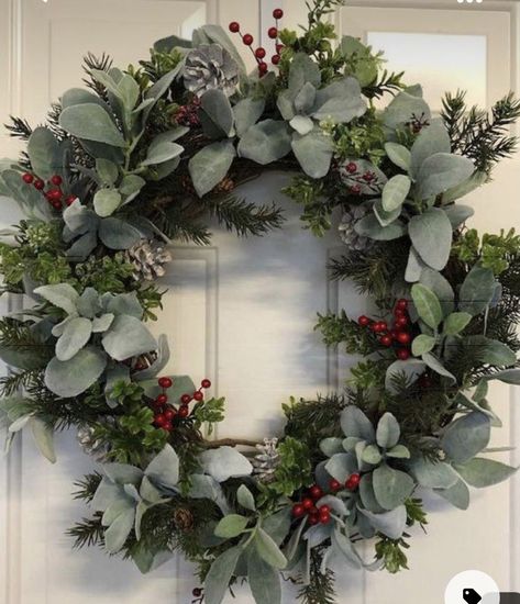 Cozy Workspace, Natural Christmas, Xmas Wreaths, Rustic Wreath, Christmas Flowers, Christmas Mood, Christmas Wreaths Diy, Winter Wreath, Christmas Table Decorations