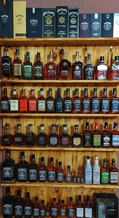 Bourbon Shelves, Jack Daniel Aesthetic, Goblin Brain, Expensive Whiskey, Smoked Whiskey, Alcoholic Drinks Pictures, Jack Daniels Bottle, Pretty Alcoholic Drinks, Whisky Drinks