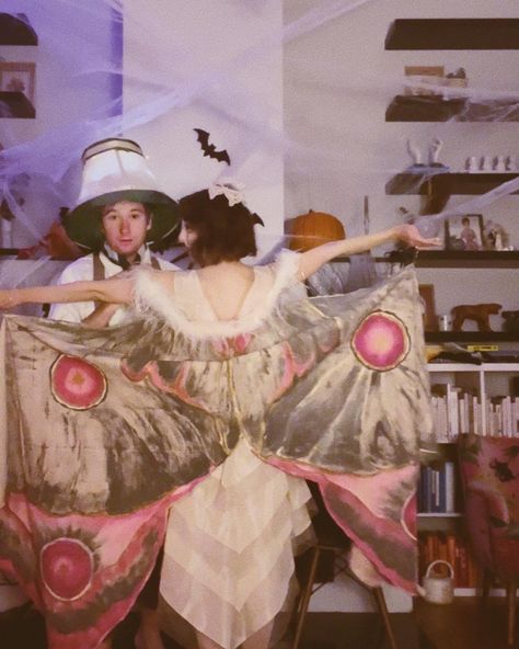 Diy couple’s costume 1920’s moth halloween costume with lamp shade husband Diy Moth Wings, Moth Halloween Costume, Moth Wings Costume, Wilderness Party, Moth Costume, Halloween Costume Inspiration, Moth Drawing, Diy Couple, Moth Wings