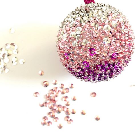 Sequin Styrofoam Ornament, Diy Bling Christmas Ornaments, Diy Sequin Ornaments, Sequin Christmas Ornaments Diy, Sequin Ornaments Diy Styrofoam Ball, Sequin Ornaments Diy, Sequin Baubles, Push Pin Ornaments, Styrofoam Ornaments