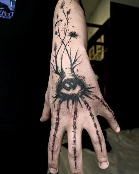 Creepy Finger Tattoos, Tattoos Of Eyes, Gothic Tattoo Men, Andrew Tattoo, Eyeball Tattoos, Tattoo Ideas Summer, Dark Tattoo Ideas, Gotik Tattoo, Siren Tattoo