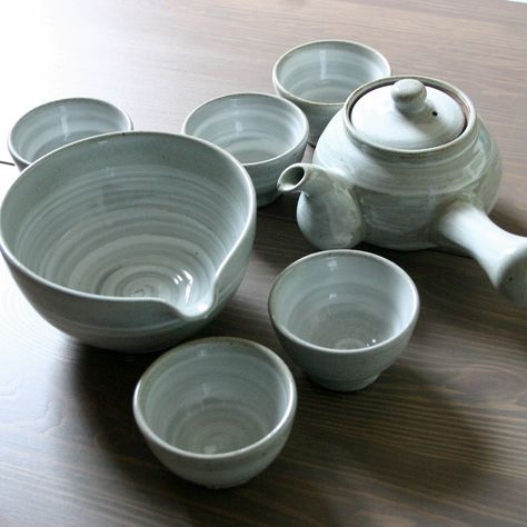 Traditional Korean Tea Set Korean Tea Set, Things To Buy In Korea, Asian Tea Sets, Korean Ceramics, Traditional Korean House, Korean Tea, Korean Pottery, Best Things To Buy, Tea Crafts