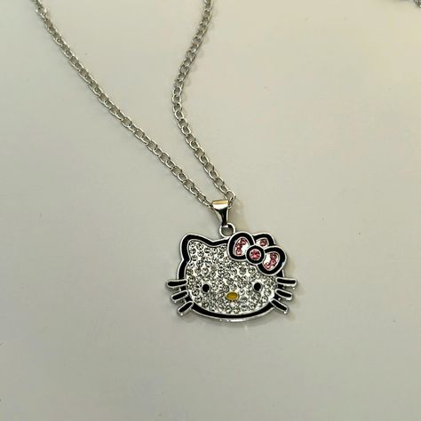 Hello Kitty Necklace Hello Kitty Stuff Accessories, Hello Kitty Accesorios, Jewelry Hello Kitty, Hello Kitty Necklace, Light Pink Crop Top, Ring Charm Necklace, Pandora Bracelet Designs, Kitty Necklace, Silhouette Necklace