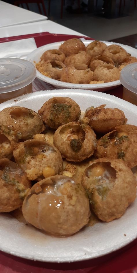 Panipuri Snapchat Story, Dawat Snaps, Desi Wedding Food, Kulfi Snapchat Story, Puran Poli Snap, Snapchat Food Stories Indian, Pakistani Food Snapchat, Delhi Food Snapchat, Delicious Food Image