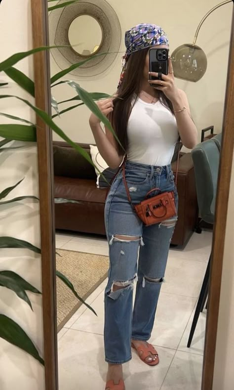 OUTFITS PARA IR BONITA A CLASES - Fire Away Paris All White Girly Outfit, School Everyday Outfits, Culiacan Sinaloa Outfits, Summer Buchifresa Outfits, Cute Buchi Fresa Outfits, Prima J Outfits, Shein Feminine Outfits, Summer Party Dress Casual, Outfits With Mom Jeans Summer