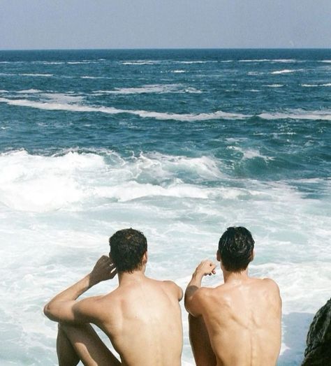 Foto Art, Two Men, Old Money Aesthetic, Gay Art, 인물 사진, Teenage Dream, Male Art, Beach Vibe, Aesthetic Photo