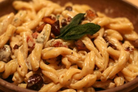 Twisted Pasta, Chestnut Recipes, Roasted Chestnuts, The Runaway, Drying Pasta, Cooking Wine, Group Boards, Satisfying Food, Gnocchi