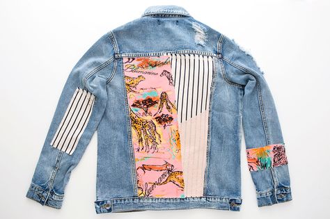 Add some colorful fabric to an old denim jacket. How To Wear Denim Jacket, Jean Jacket Diy, Mom Jeans Black, Outstanding Outfits, Diy Denim Jacket, Tenun Ikat, Diy Jeans, Jean Jacket Outfits, Denim Jacket Fashion