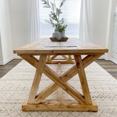 21 2x6 boards = $129 and that’s all you need to build this DIY Angle Base Dining Table! Get the free plans and how-to video now! Link in our profile 🙌🏽 #shanty2chic #diningtable #diningroom Free Furniture Plans, Diy Esstisch, Farmhouse Style Dining Table, Rustic Farmhouse Dining Table, Diy Dining Room Table, Diy Wood Furniture, Wood Furniture Plans, Modern Farmhouse Table, Farmhouse Dining Room Table