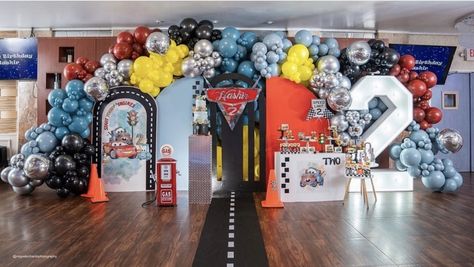 Cars Balloon Garland, Car Theme Decoration Ideas, Car Backdrop, Stage Decoration Ideas, Disney Cars Theme, Pixar Cars Birthday, Cars Birthday Party Decorations, Toy Story Party Decorations, Candy Theme Birthday Party