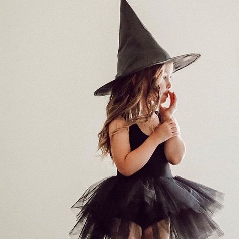 Thanksgiving Photoshoot, Halloween Minis, Ghoul Gang, Halloween Themed Birthday Party, Baba Jaga, Halloween Photography, Hallowen Costume, Halloween Photoshoot, Girl Halloween