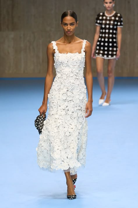 Carolina Herrera - Spring 2025 - Ready to wear Minimal Wedding Dress, Gala Events, Spring Fashion Trends, Carolina Herrera, Couture Collection, London Fashion Week, Crochet Dress, Simple Dresses, Couture Fashion